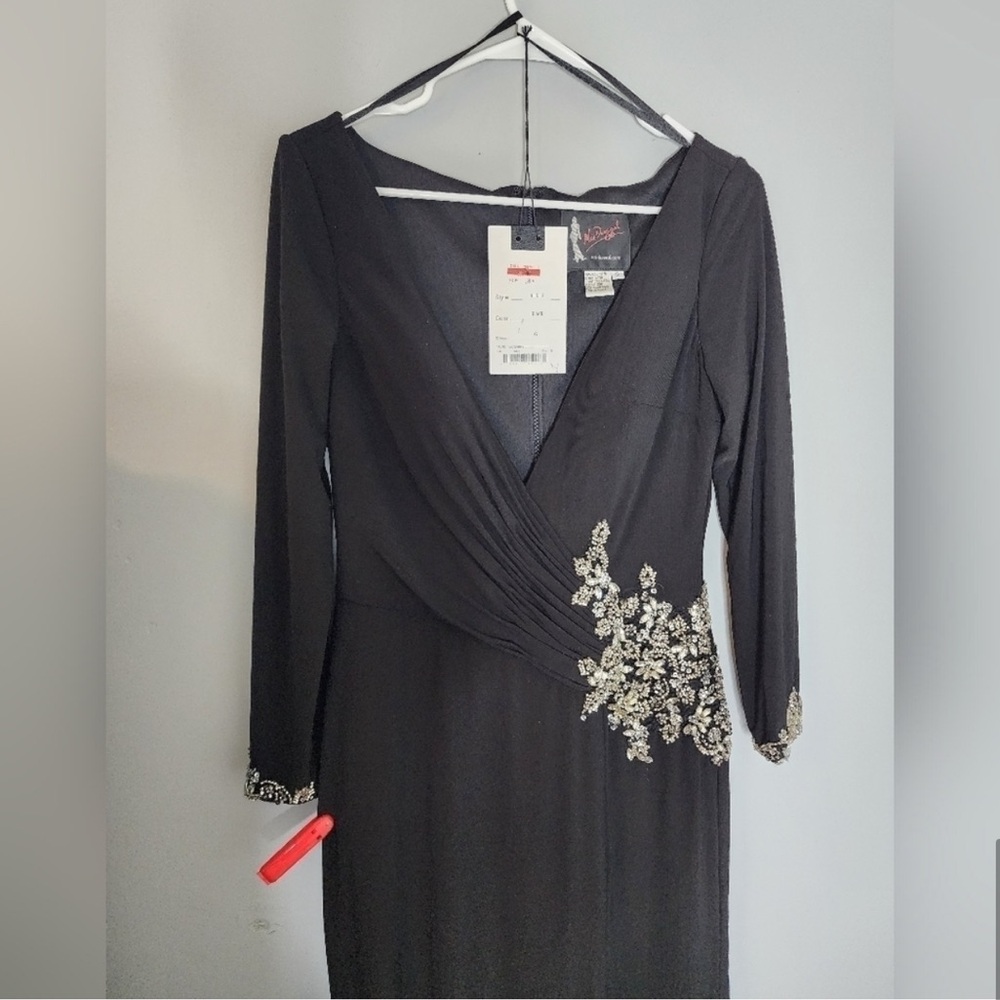Mac Duggal NWT black FLORAL EMBELLISHED
FAUX WRAP JERSEY GOWN size 6 - Picture 7 of 11